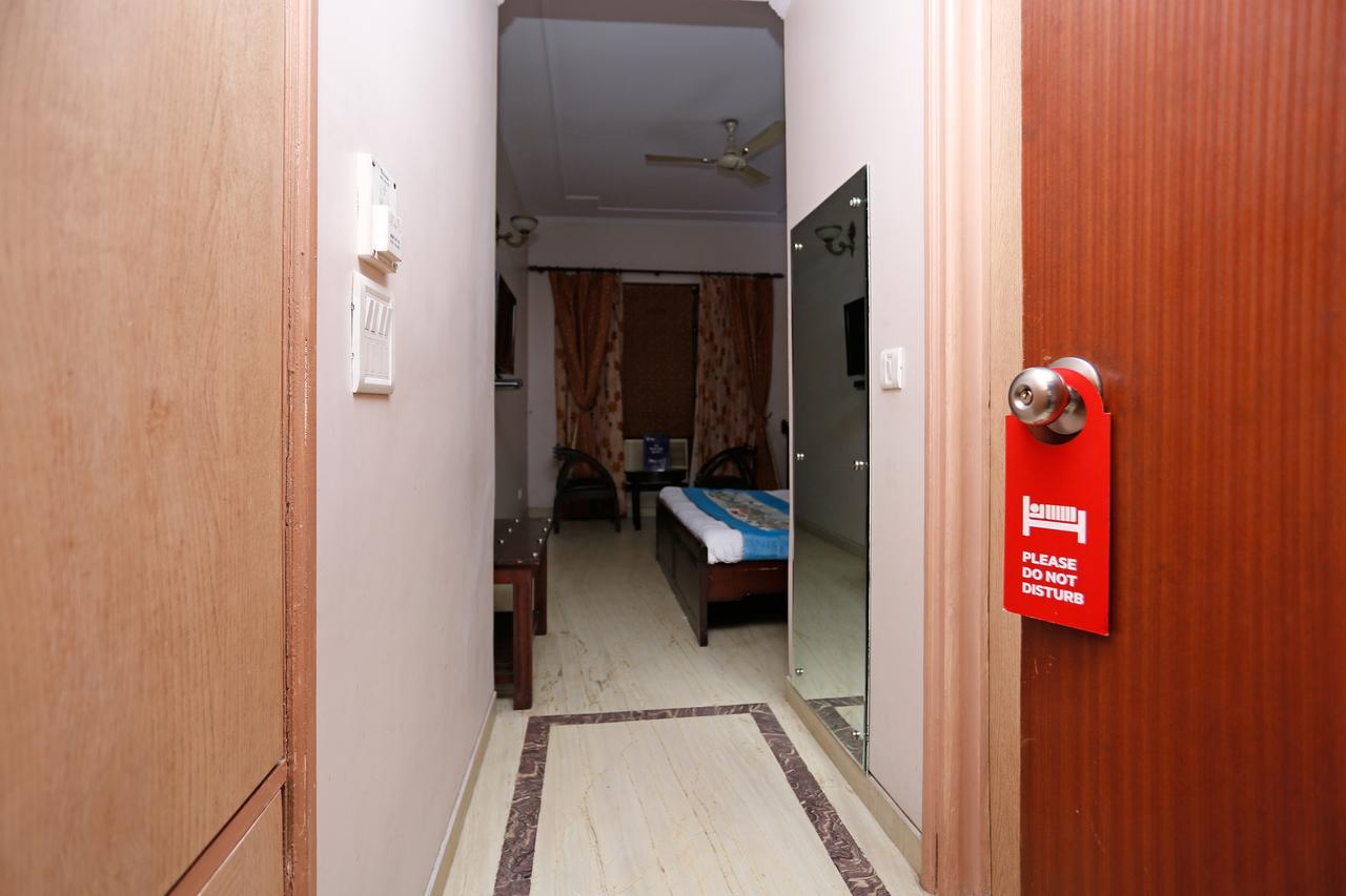 Oyo 5401 Hotel Mid Town Új-Delhi Kültér fotó